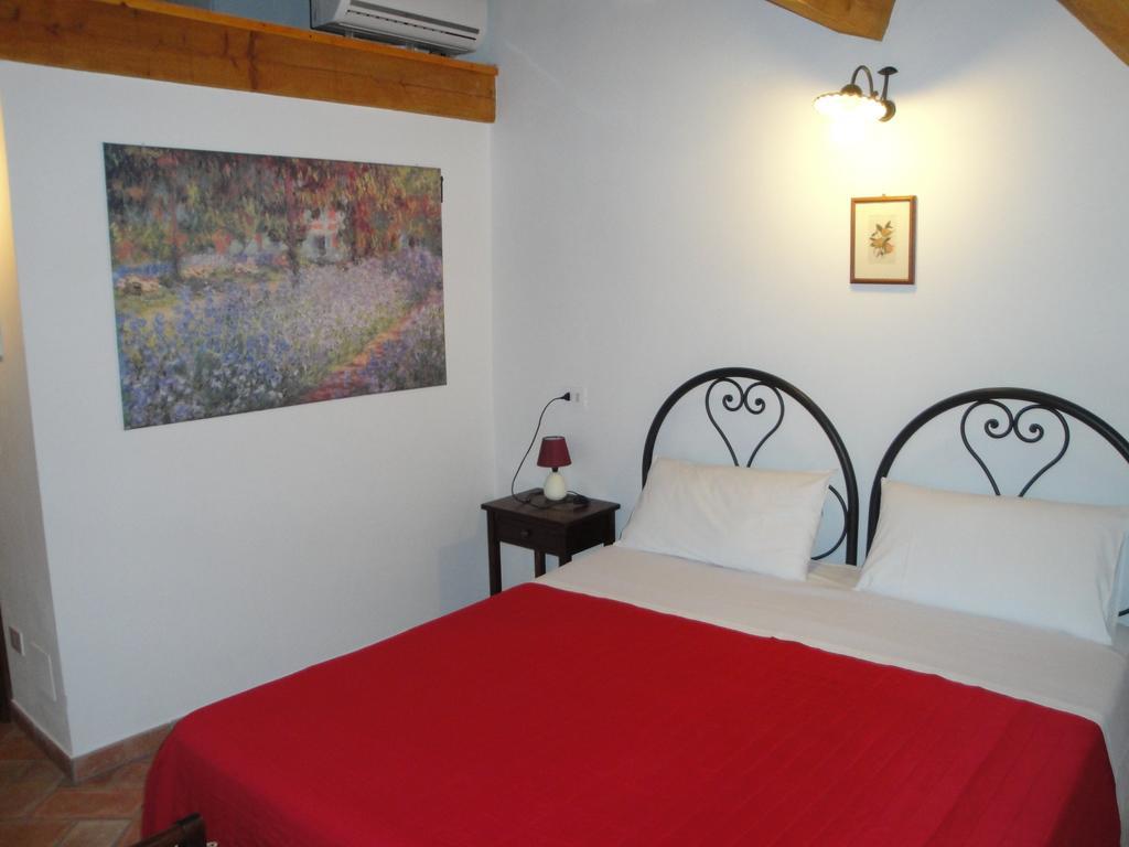 Al Castello Hotel Tavullia Habitación foto