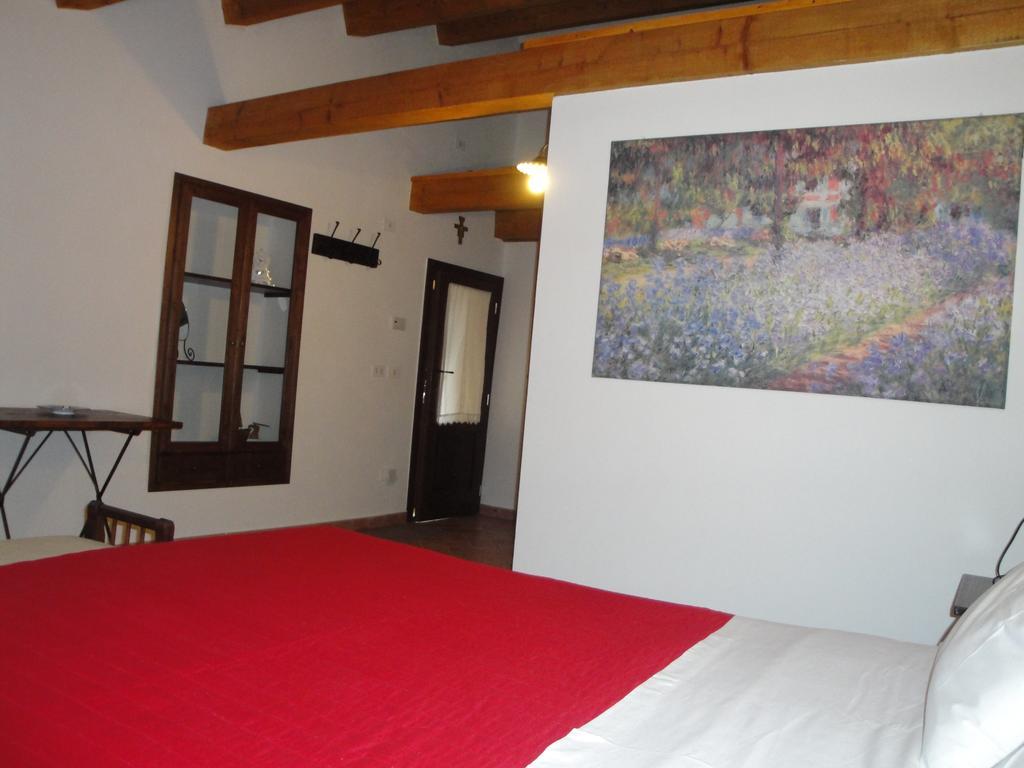 Al Castello Hotel Tavullia Habitación foto