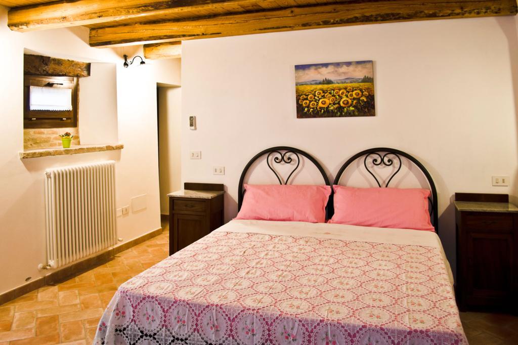Al Castello Hotel Tavullia Habitación foto